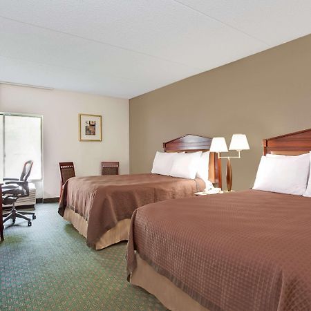 Days Inn By Wyndham Newport News City Center Oyster Point Esterno foto