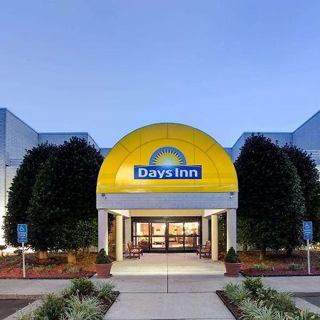 Days Inn By Wyndham Newport News City Center Oyster Point Esterno foto