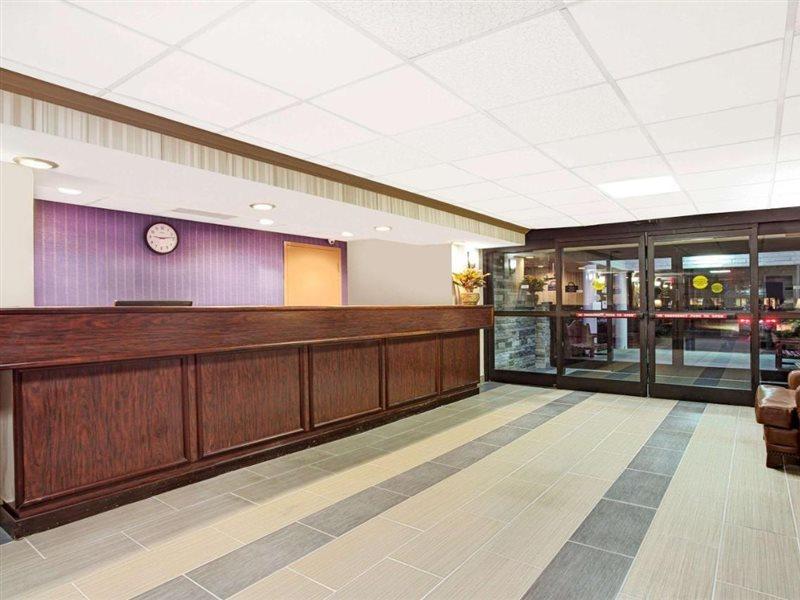Days Inn By Wyndham Newport News City Center Oyster Point Esterno foto