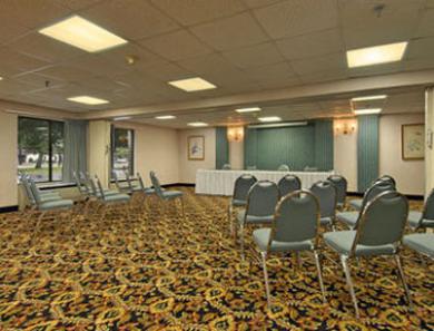 Days Inn By Wyndham Newport News City Center Oyster Point Servizi foto