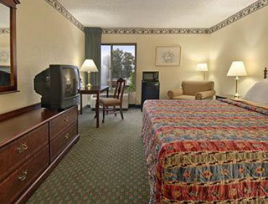 Days Inn By Wyndham Newport News City Center Oyster Point Camera foto